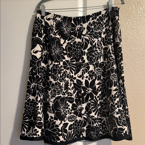 Ann Taylor Black and White Floral A-Line Skirt - Picture 2 of 4